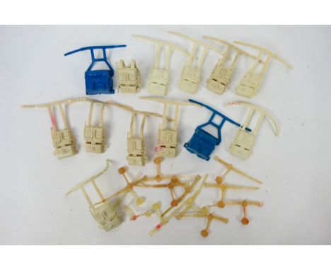 Star Wars - Palitoy - Kenner - A loose collection of vintage accessories suitable for Star Wars 3.75" action figures. Lot con