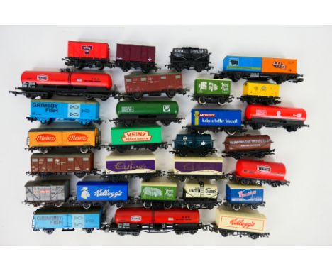 Hornby - Mainline - Bachmann - Lima - A rake of over 20 HO/OO gauge freight rolling stock. Lot includes Lima Continental Bogi