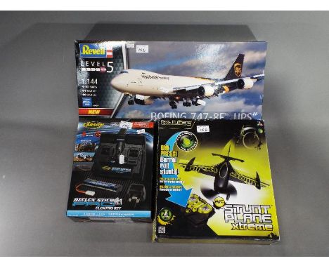 A Revell 1:144 scale model Boeing 747-8F aeroplane, level 5 # 03912, mib, a Carson two-channel Reflex Stick 3.1 Elektro Set  