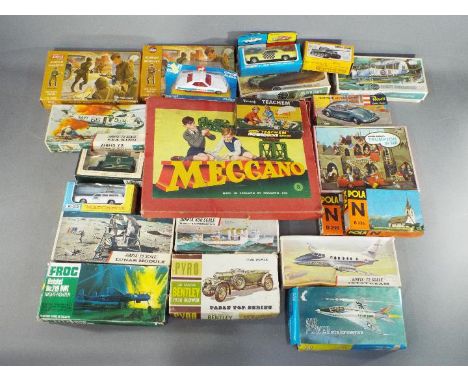 A mixed lot comprising approximately 15 boxed kit models, scenics, military, etc., four model motor vehicles incl Matchbox K-