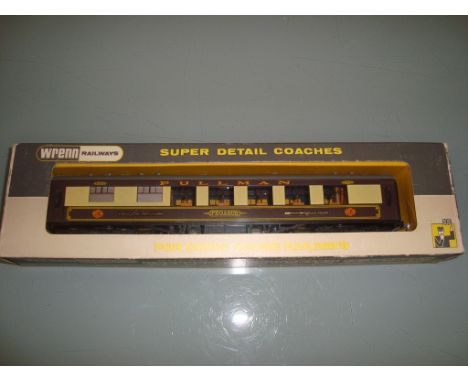A Wrenn W6012 Golden Arrow Pullman coach named Pegasus - Very Good, Good box