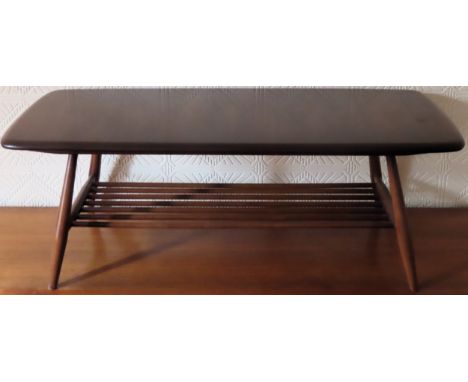 Ercol 20th century oak coffee table. Approx. 37cm H x 105cm W x 46cm D

Reasonable used condition, scuffs and scratches 
