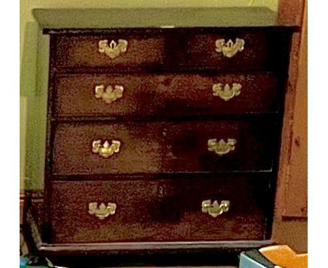 OAK CHEST OF DRAWERS UPON BRACKET FEET, APPROX 76cm HIGH, 77cm WIDE AND 46cm DEPTH

 