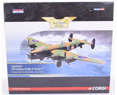 Corgi The Aviation Archive AA37201 HP Halifax B.Mk.II-Series 1 -35 Sqn, RAF, TL-S (W1048) April 1942,in excellent  boxed cond