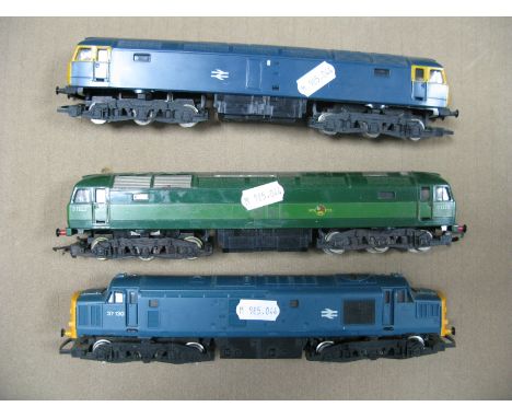 Three Hornby 'OO' Gauge Diesel Locomotives, class 37 BR blue R/no 37130, D1520 BR green, plus class 47 BR blue R/no 47568, al