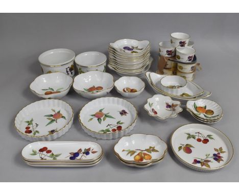 A Collection of Various Royal Worcester Oven to Table Dinner Wares to comprise Ramekins, Shaped Dishes, Flan Dishes Etc 