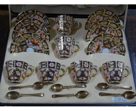 A set of 6 Royal Crown Derby teacups, saucers and teaspoons, with gilded red and blue painted decoration, cased