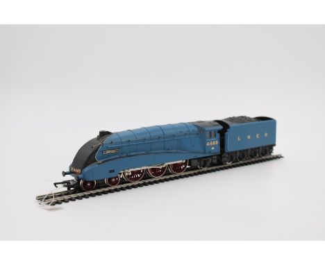 A LNER NO.4469 'GADWALL' A4 CLASS GRESLEY LOCO WITH POWERED TENDER, in 00 scale by Hornby, good condition, left hand rail loo