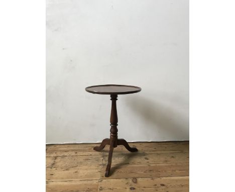 A GEORGE III MAHOGANY TRIPOD TABLE ON TURNED PEDESTAL, 70cm high, 51cm dia 