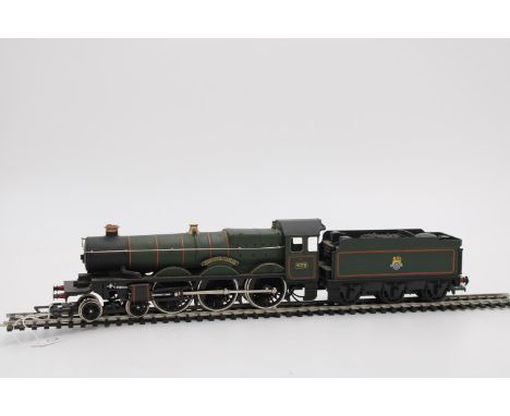 A BR NO.4078 'PENDENNIS CASTLE' EX-GWR CASTLE CLASS, in 00 scale by Airfix, with motorized tender, in good condition 