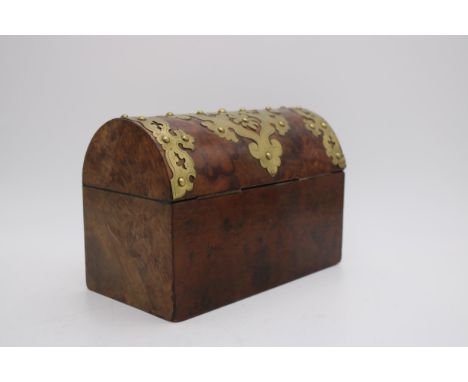 A 19th CENTURY WALNUT DOME TOP JEWELLERY BOX / CADDY, decorated with ornate scroll work brass mounts, 16 x 23.5 x 13cms 