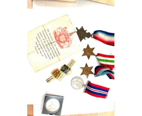 Selection of assorted military ww2 medals etc 