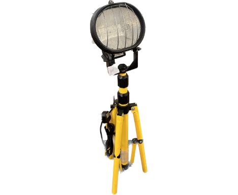 240v tripod light in working order 