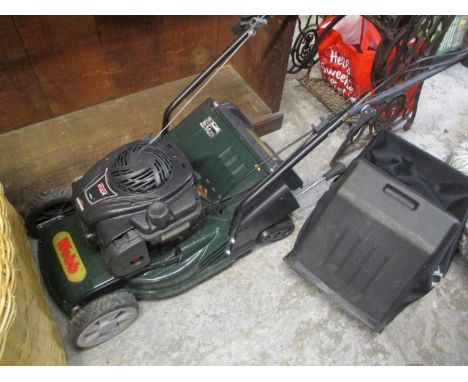 Webb lawnmower 43cm power drive, rear roller 