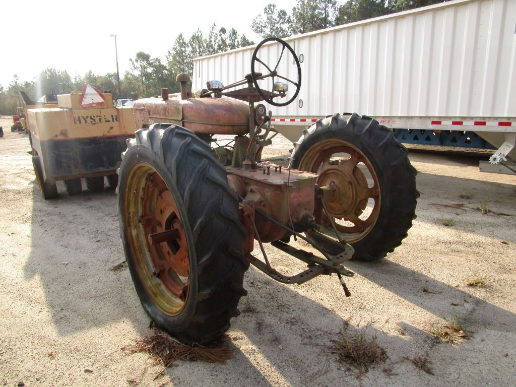 FARMALL M Tractor, Rear Tires 12.438, PTO, (Parts Tractor), sn 117106