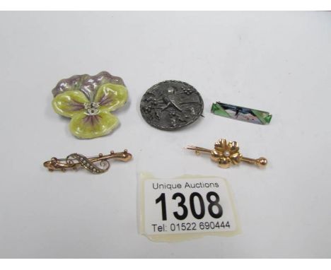 2 gold vintage brooches, an art deco enamel brooch and 2 other brooches