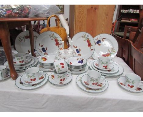 A Royal Worcester 'Evesham' pattern dinner set