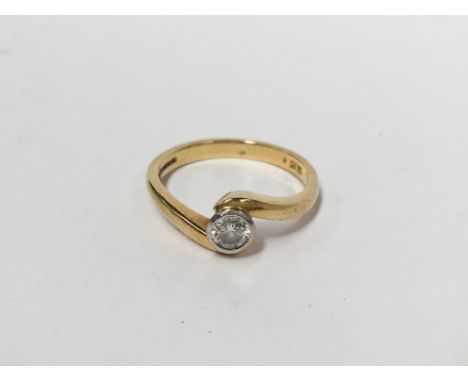 An 18ct gold ring set 0.25 diamond, size M