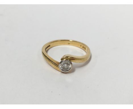 An 18ct gold ring set 0.25 diamond, size M