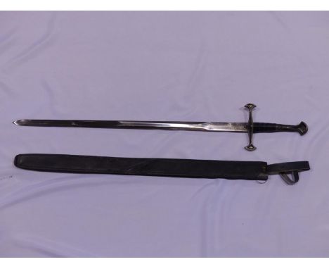 Full size Lord Of The Rings replica sword: Hobbit sword, with leather scabbard, overall L: 83 cm. Not available for in-house 