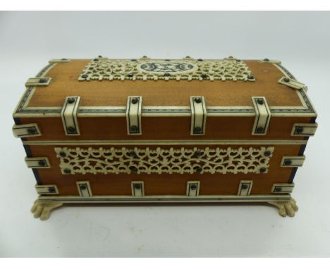 Ornamental miniature chest, L: 12 cm. UK P&amp;P Group 1 (£16+VAT for the first lot and £2+VAT for subsequent lots) 