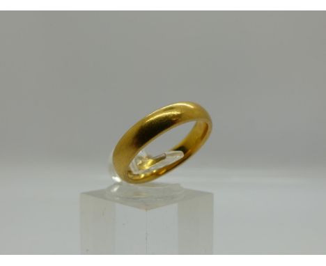 22ct gold wedding band, size L/M, 5.6g. UK P&amp;P Group 0 (£6+VAT for the first lot and £1+VAT for subsequent lots) 