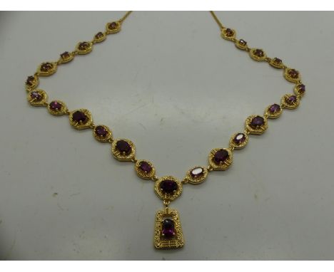 925 gilt silver necklace set with rhodolite garnet, L: 52 cm. UK P&amp;P Group 0 (£6+VAT for the first lot and £1+VAT for sub