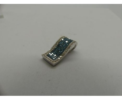 14ct white gold pendant set with diamonds and blue topaz, H: 21 mm, 3.3g. UK P&amp;P Group 0 (£6+VAT for the first lot and £1