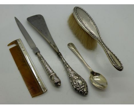 Collection of mixed hallmarked silver handled/backed items and a hallmarked silver teaspoon. UK P&amp;P Group 2 (£20+VAT for 