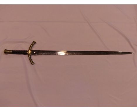 Full size Lord Of The Rings replica sword: Isidor's sword ( Aragorn ), overall L: 118 cm. Not available for in-house P&amp;P 