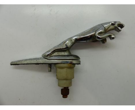 Chrome Jaguar car mascot, L: 18 cm. UK P&amp;P Group 2 (£20+VAT for the first lot and £4+VAT for subsequent lots) 