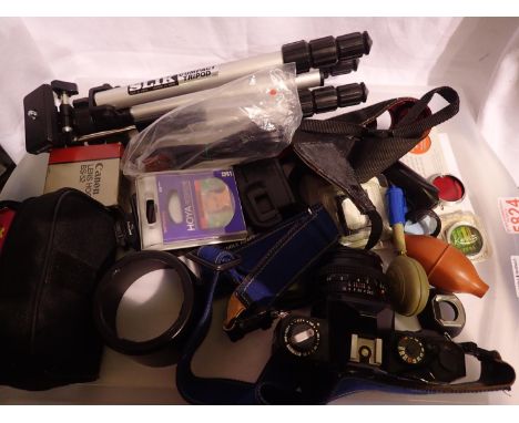 Miranda camera and mixed camera accessories. UK P&amp;P Group 3 (£30+VAT for the first lot and £8+VAT for subsequent lots) 