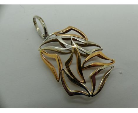 18ct white and rose gold pierced pendant, H: 60 mm, 7.3g. UK P&amp;P Group 0 (£6+VAT for the first lot and £1+VAT for subsequ