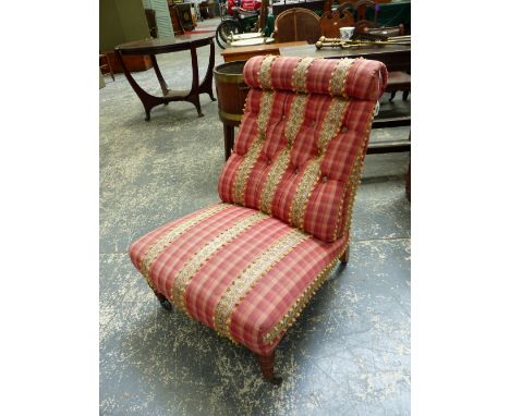 A VICTORIAN BUTTON BACK DEEP SEAT SALON CHAIR.