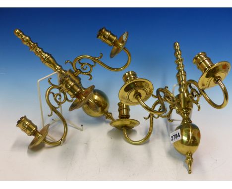 A PAIR OF BRASS THREE BRANCH ELECTRIC WALL LIGHTS EN SUITE WITH A CHANDELIER, EACH TOPPED WITH A BOBBIN TURNED SPIRE AND WITH