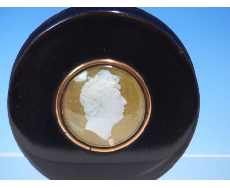 LEONHARD POSCH, HIS 1801 SULPHIDE PROFILE OF A YOUNG MAN AGAINST A BLUE GLASS ROUNDEL.   Dia. 9cms. TOGETHER WITH A HORN TABL