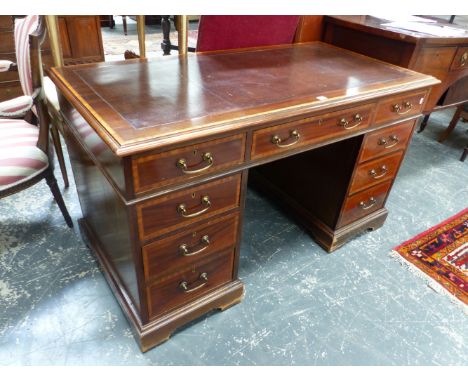 AN EDWARDIAN MAHOGANY PEDESTAL DESK, THE TOP LEATHER INSET ABOVE THREE DRAWERS WITH SATIN WOOD BANDED EDGES, THE PEDESTALS EA