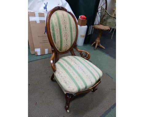 A VICTORIAN CARVED  WALNUT OVAL BACK LADIES CHAIR, CERAMIC CASTERS.