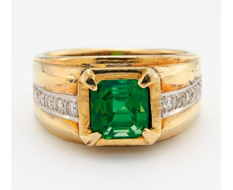 TURMALIN-DIAMANT-RING. 585/- Gelbgold, Punze, Gesamtgewicht: ca. 8,0 g. EU-RM: 50. 12 kleine Brillanten zus. ca. 0,1 ct. 1 re