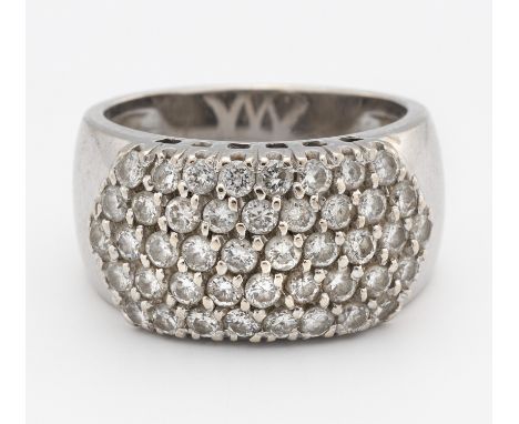 DIAMANT-RING. Deutschland. Um 1990. 750/- Weißgold, getestet, Gesamtgewicht: ca. 9,5 g. EU-RM: 50. Ca. 44 Brillanten Ø ca. 2,