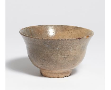 TEA BOWL (CHAWAN) IN KOREAN STYLE.  Japan or Korea. 16th-17th c.  Leather colored stoneware covered with a matte shiny, fine 