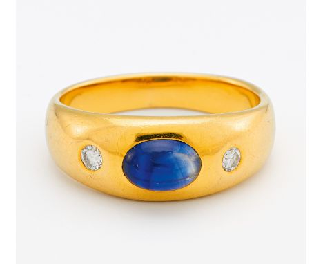 SAPHIR-DIAMANT-RING. Deutschland. Um 1990. 585/- Gelbgold, Punze, Gesamtgewicht: ca. 5,0 g. EU-RM: 53. 2 Brillanten Ø ca. 2,3