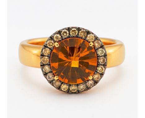 CITRIN-DIAMANT-RING. Deutschland. 750/- Gelbgold, teilweise rhodiniert, Punze, Gesamtgewicht: ca. 6,5 g. EU-RM: 54. 20 Brilla