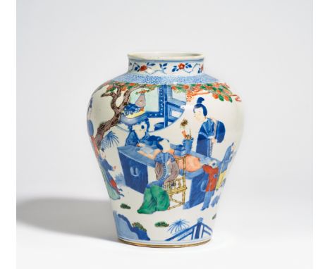 VASE WITH LADIES TEACHING BOYS. China. Qing dynasty (1644-1911). Guangxu Period (1875-1908). Porcelain painted underglaze blu