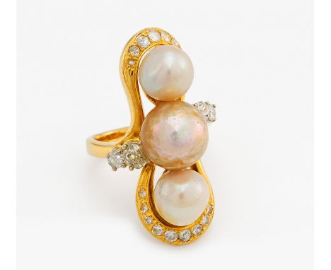 PERL-DIAMANT-RING. Deutschland. Um 1960. 750/- Gelbgold, Punze, Gesamtgewicht: ca. 12,5 g. EU-RM: 41. 22 Diamanten im Alt-, A