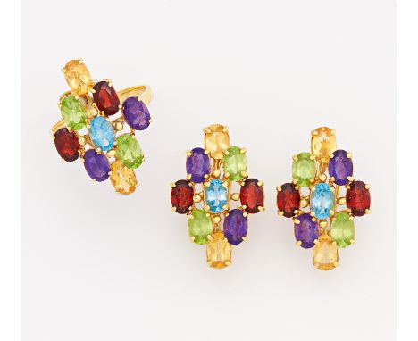 FARBSTEIN-OHRHÄNGER UND RING. 750/- Gelbgold, Punze, Gesamtgewicht: ca. 11,5 g. EU-RM: 55. Länge Ohrhänger 2,5 cm. 27 ovale, 
