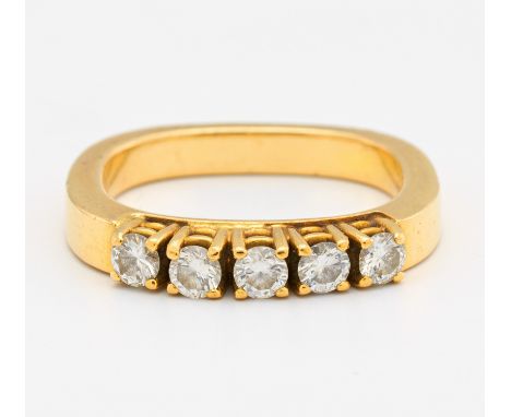 DIAMANT-RING. Deutschland. 750/- Gelbgold, Punze, Gesamtgewicht: ca. 4,5 g. EU-RM: 47. 5 kleine Brillanten Ø ca. 2,4 mm.  Vor