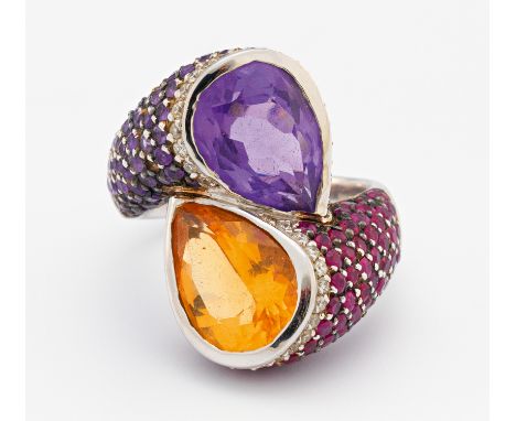 FARBSTEIN-RING. 750/- Weißgold, Punze, Gesamtgewicht: ca. 12,5 g. EU-RM: 54. Ca. 39 kleine Brillanten. 1 Citrin und 1 Amethys