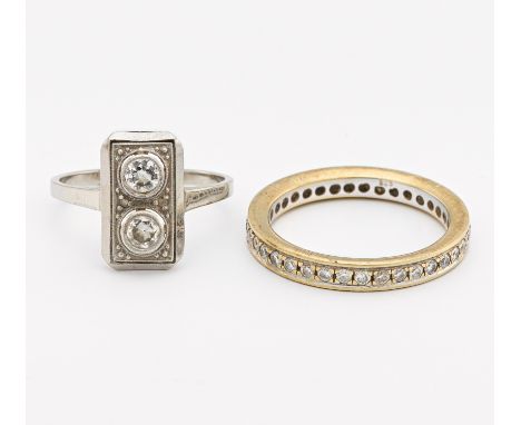 KONVOLUT: ZWEI DIAMANT-RINGE. Platin, 585/- Gelbgold, getestet, Gesamtgewicht: ca. 6,5 g. EU-RM: 52, 58. 2 Brillanten Ø ca. 3