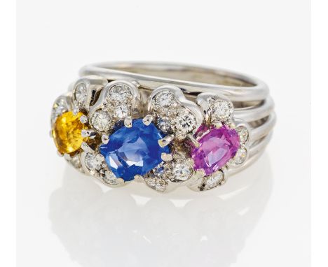 SAPPHIRE-DIAMOND-RING.  Germany. ca. 1980/90.  750/- white gold, total weight: 12.0g. EU-RM: 57.5. 19 brilliants in total ca.